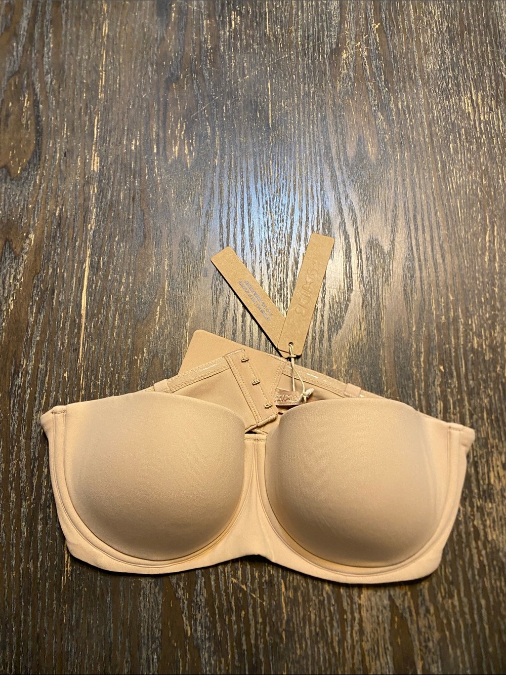 SKIMS Fits everybody strapless 34B clay NWT bra crease pads no straps included